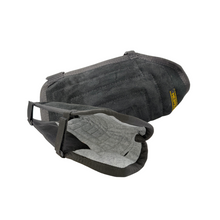 Last inn bildet i Galleri-visningsprogrammet, Hebru Ragnar - Trekk i lær
